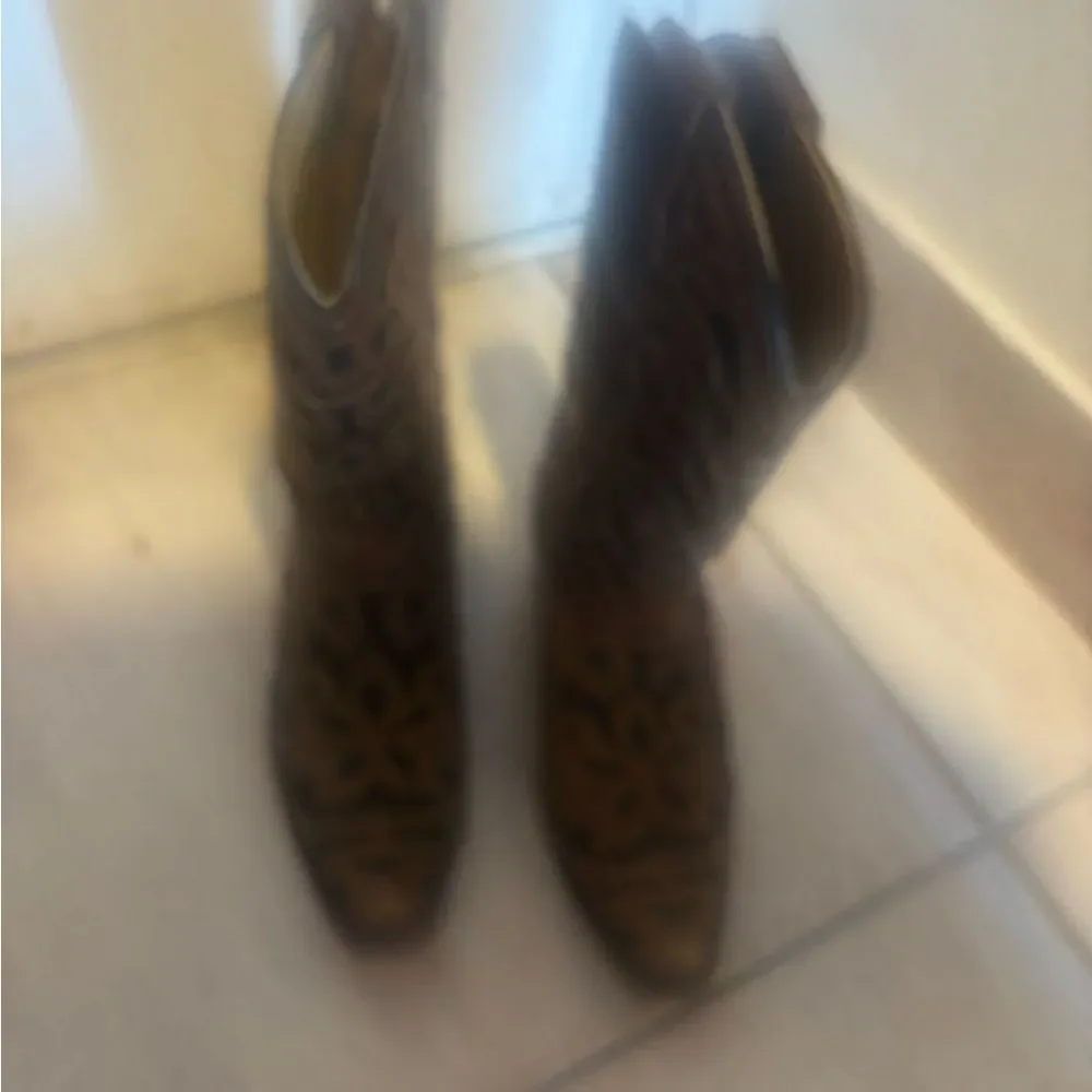 A4083g glitter INLAY FLORAL OVERLAY CRYSTALS & STUDS BROWN SNIP TOE COWBOY BOOT